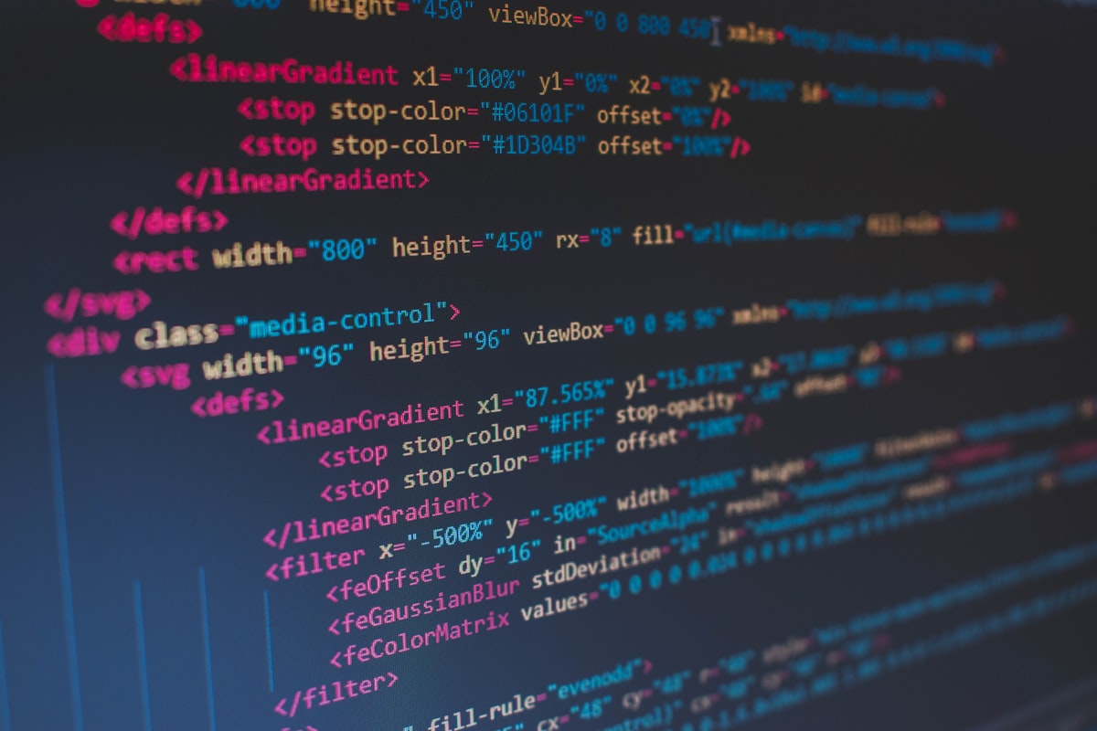 Colorful source code on a dark screen representing the Python overlap-measurement script