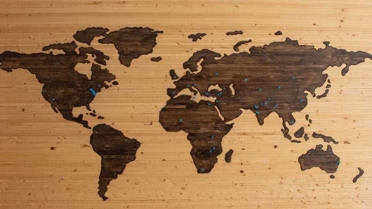 SERP Feature Coverage by Country: 10 Countries, 2 Queries, Real 2026 Data