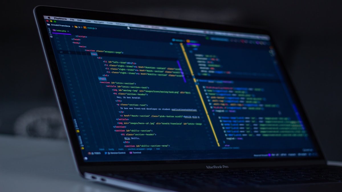 Code editor beside product labels for a Shopping SERP field audit