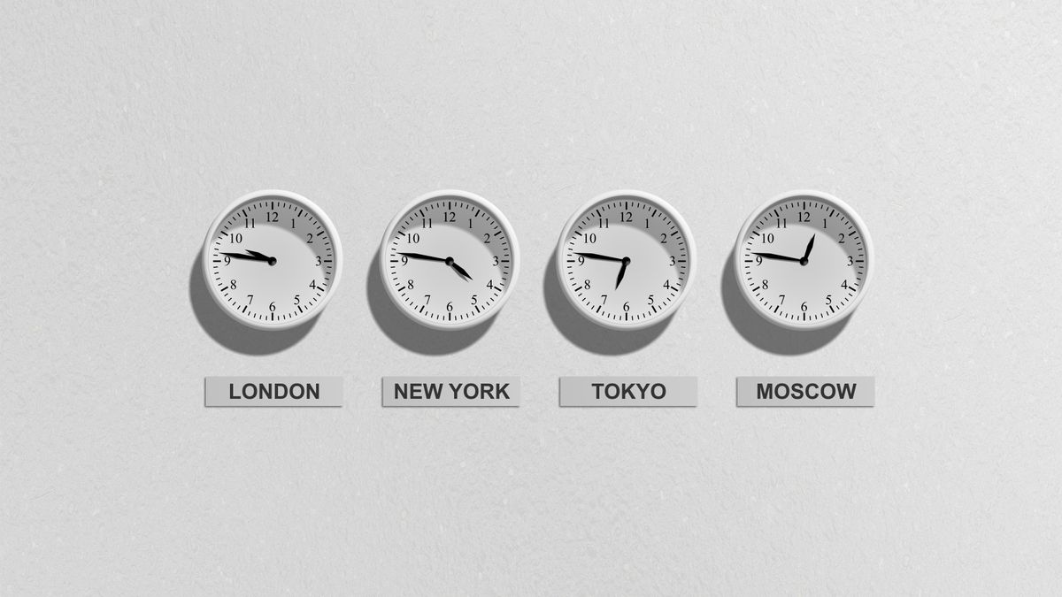 Four timezone clocks showing different times, representing a rank tracker and Search Console disagreeing