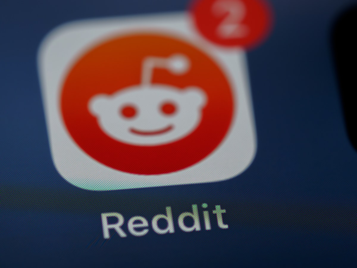 Reddit citations in AI search and Google Community Perspectives